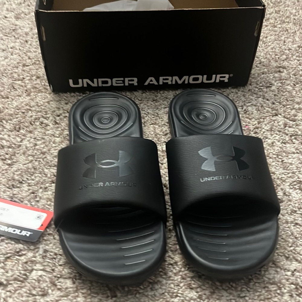 Under Armour size 7 sandals